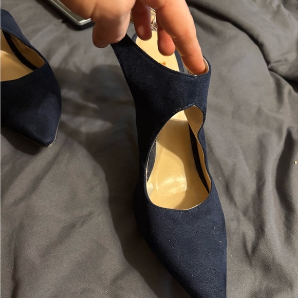 ❤️BRAND NEW ❤️navy blue 3 inch heels . - Picture 2 of 4